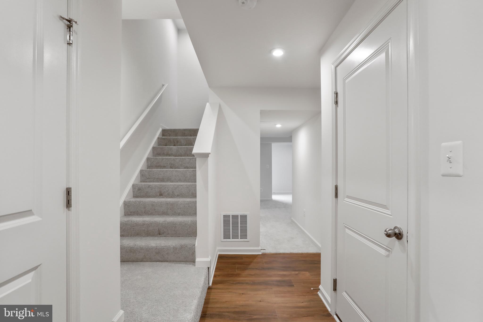 233 CLIFTON MNR
