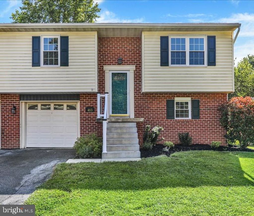 Photo of 483 Crosswinds Drive, LITITZ, PA 17543 (MLS # PALA2071804)