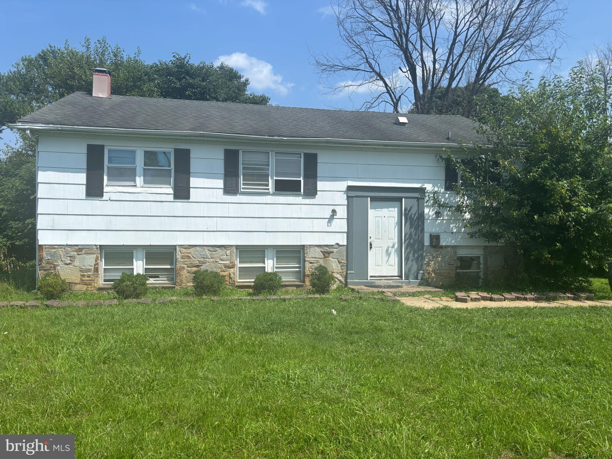 MULTIPLES OFFER PLEASE GIVE YOUR HIGHEST AND BEST BY TOMORROW 2 PM.INVESTOR SPECIAL IN RANDALLSTOWN 6 BEDROOM,2 BATH ,FINISHED BASEMENT,SELLING AS IS
WILL GO FAST