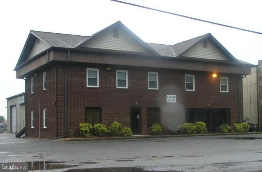 Newly totally rehabbed three bedroom above a busines on Old Washington Road - No pets, No smokers!  Reasonably good cred it required. Entrance is up a steel stairway between the front building and the warehouse that is rented out to a strength coaching company!