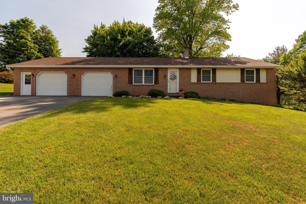 Photo of 120 COFFEE ST, MILLERSVILLE, PA 17551 (MLS # PALA2035878)