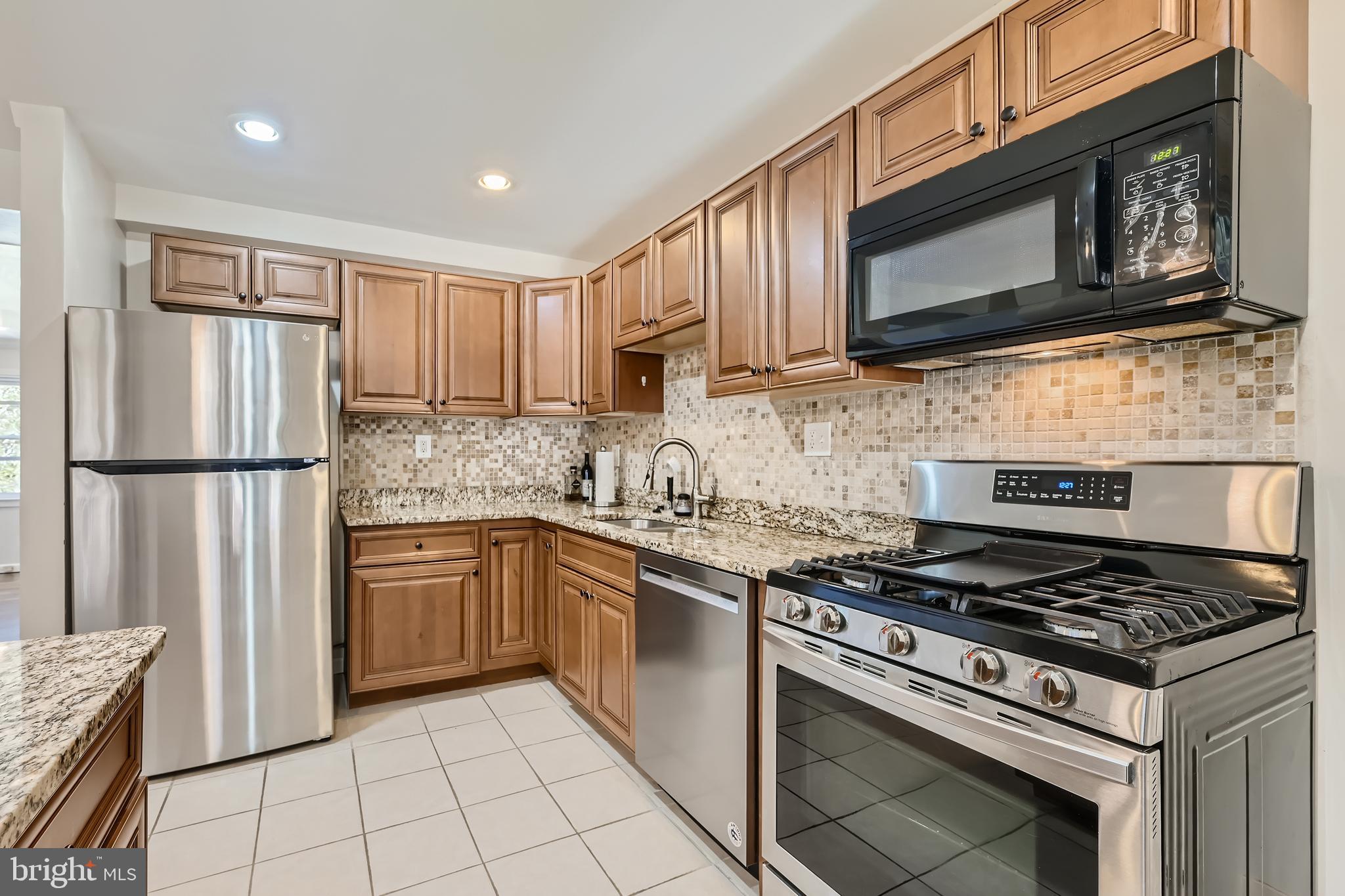 COUNTRY RIDGE - Residential