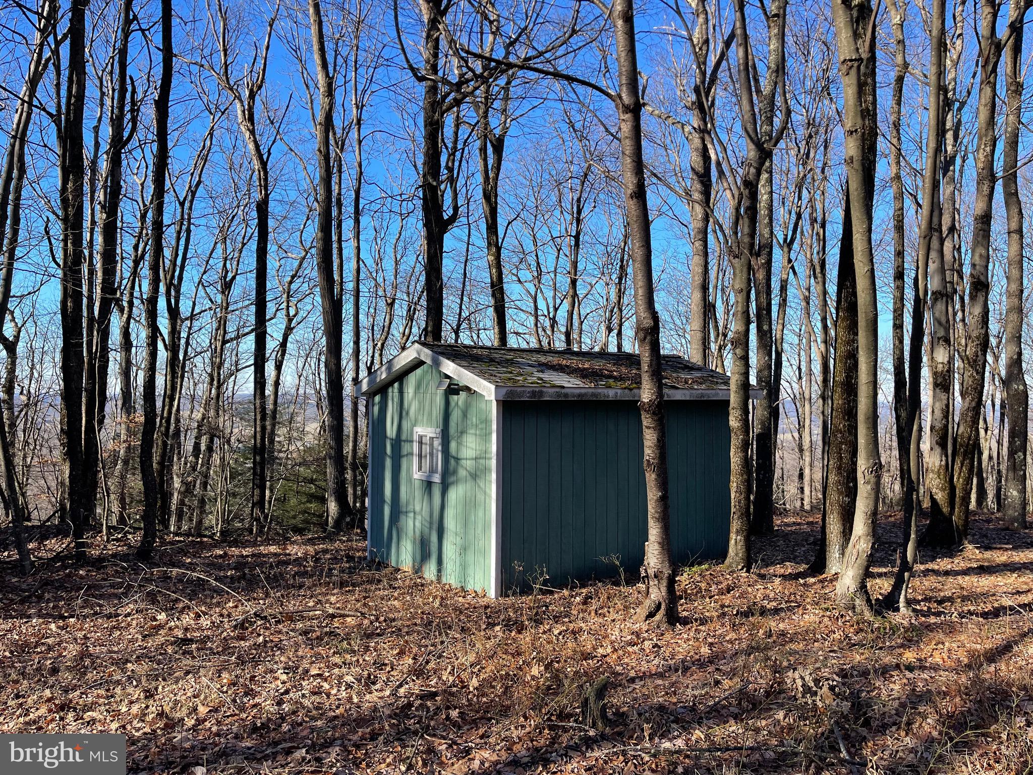 BACKBONE RIDGE - Land