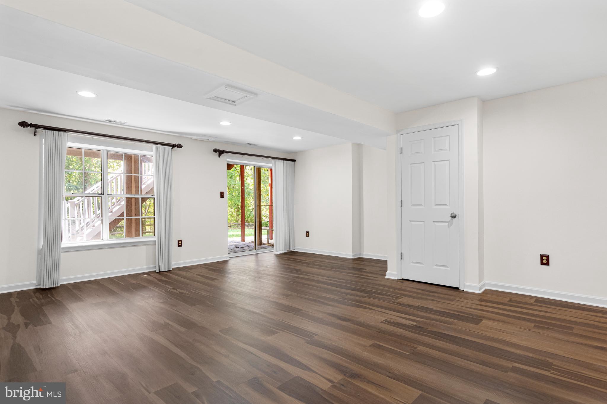 WHISPERING MEADOW - Residential