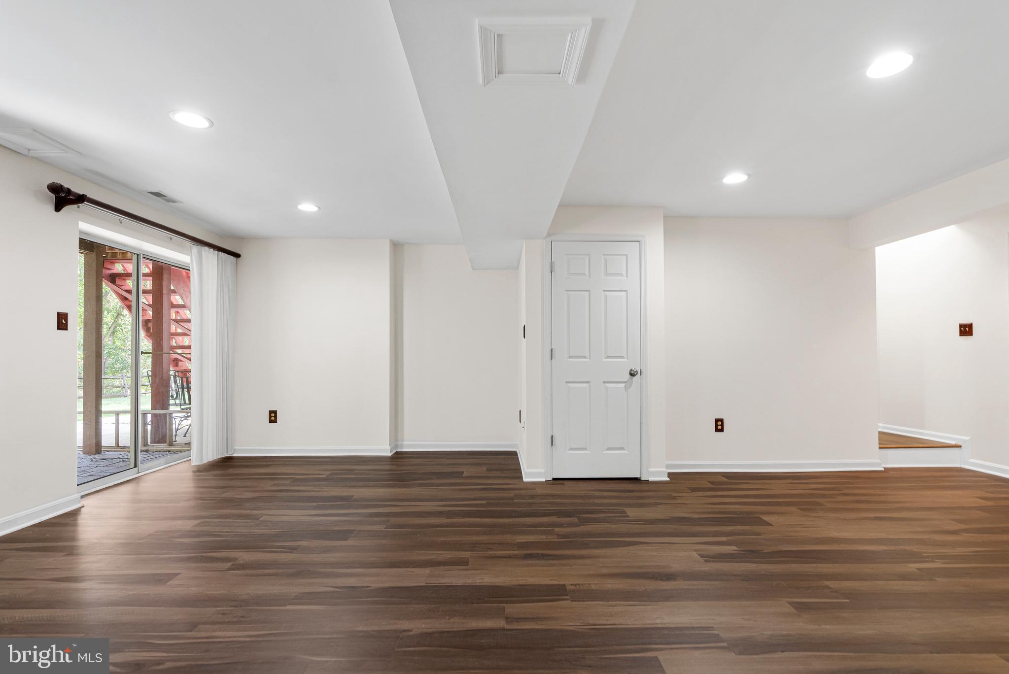 WHISPERING MEADOW - Residential