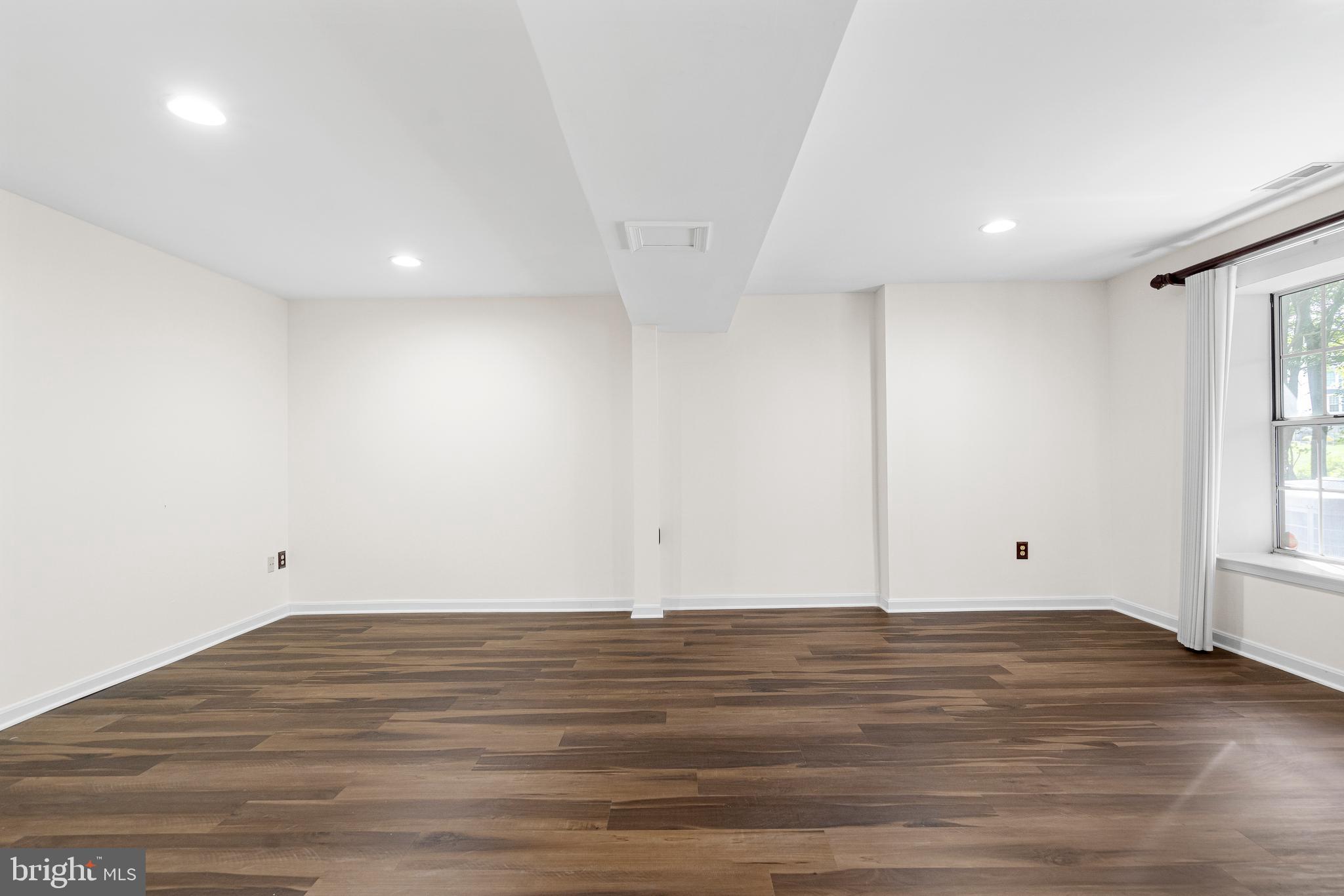 WHISPERING MEADOW - Residential