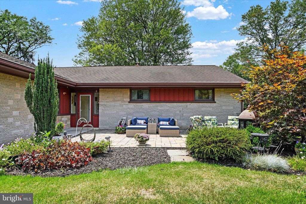 Photo of 6 Clover Lane, Elizabethtown, PA 17022 (MLS # PALA2055022)