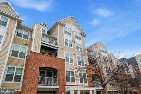 2710 Bellforest Court Unit 308, Vienna, VA MLS: VAFX2227332