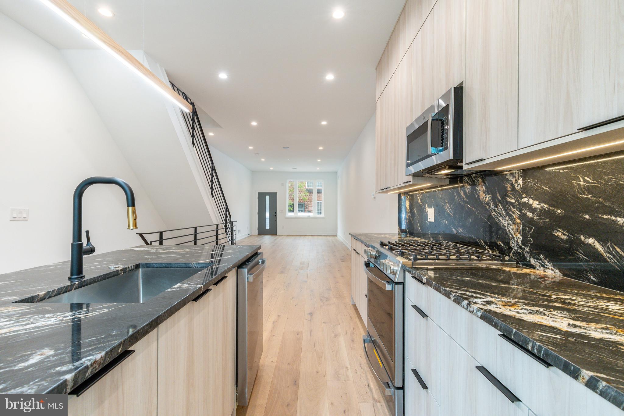 POINT BREEZE - Residential