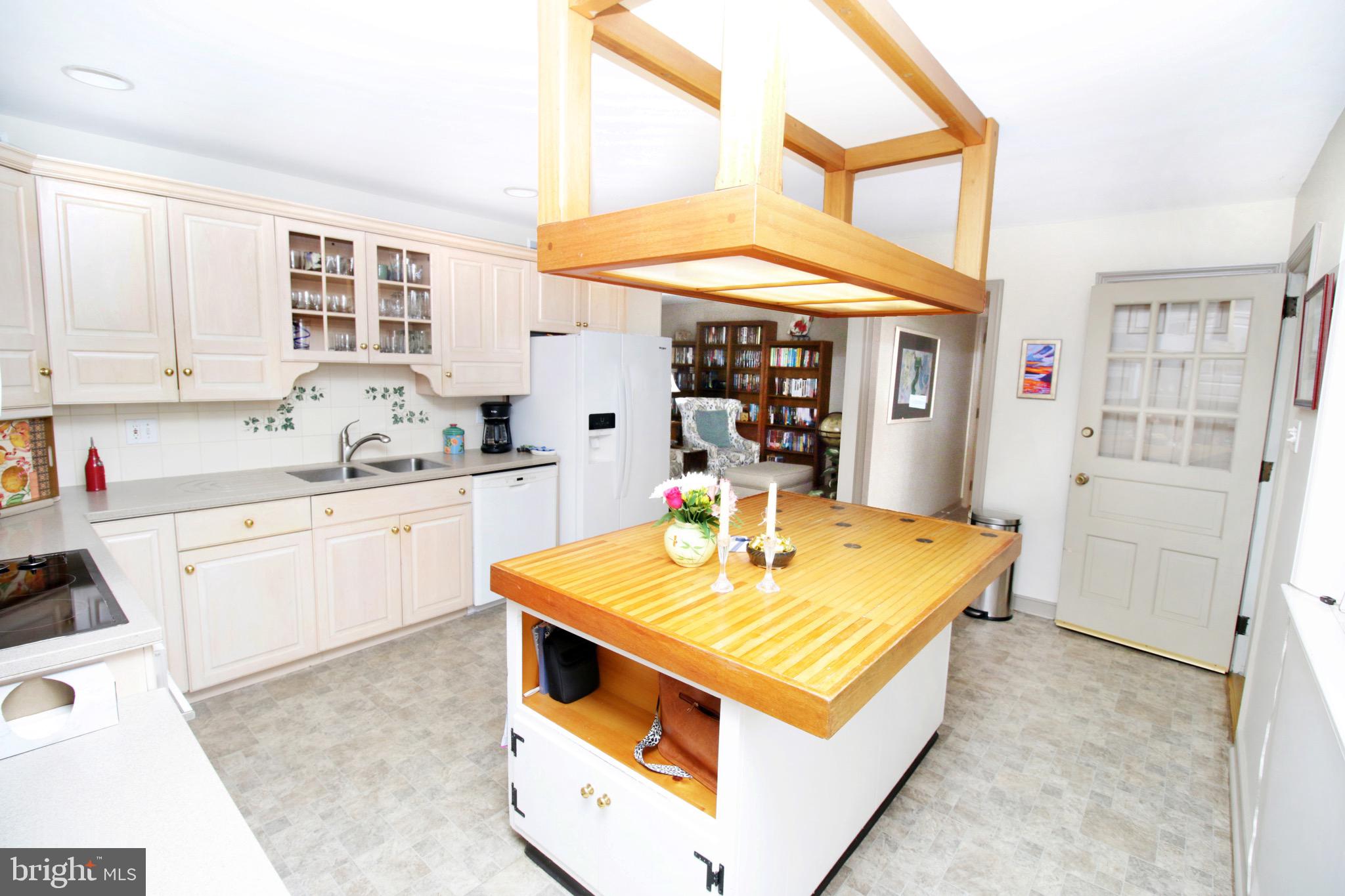 PEBBLE HILL - Residential Lease