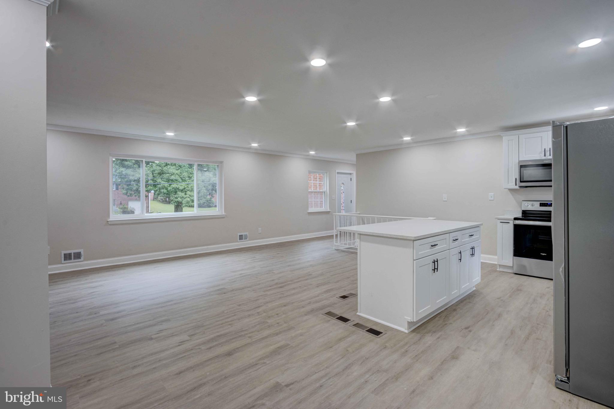 SILVER SPRING CNTRY CLUB - Residential