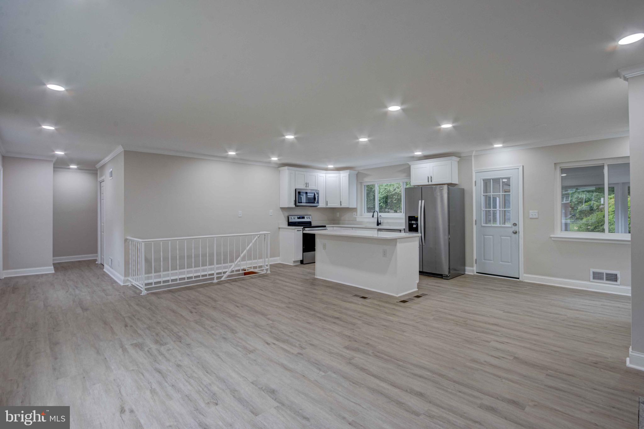 SILVER SPRING CNTRY CLUB - Residential