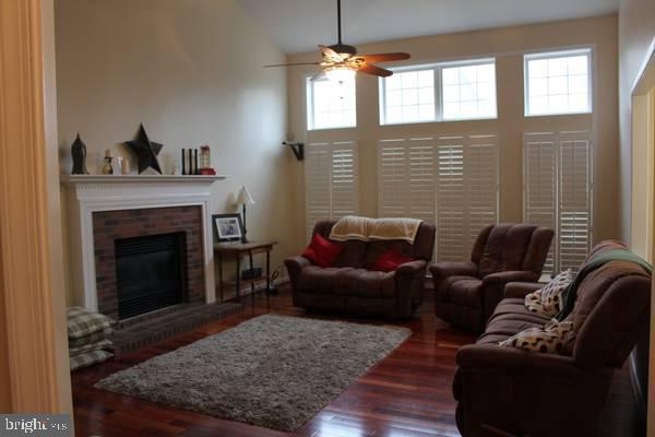 SOUTH RIDING - Residential Lease