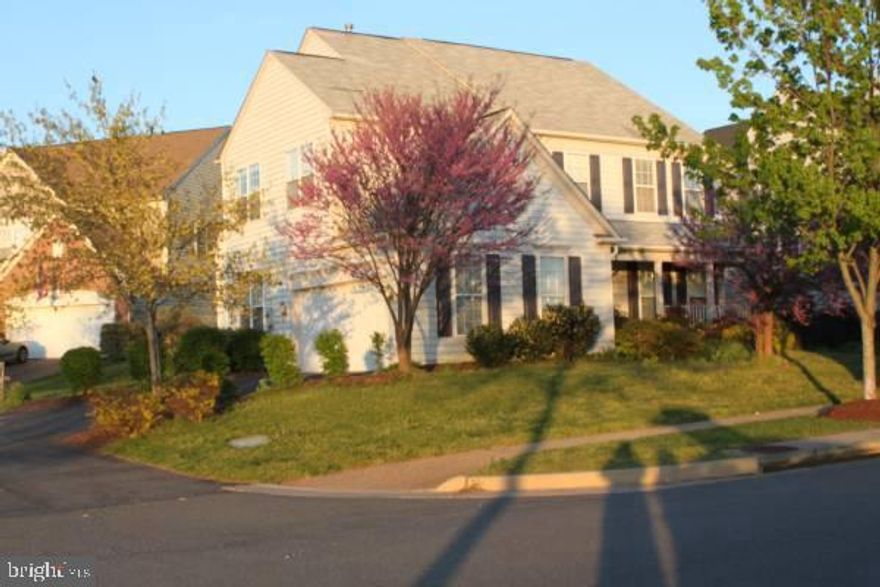 Grand view of golf course (Tee off 9th Hole) and premier location of South Riding.  Corner lot on horseshoe Cul-de-sac and side-loaded garage. Library/den on main level and laundry upstairs. Brazil cherry hardwood floor throughout main and upper floors. Fresh painted exterior and 30 years architect roof. Furnace, AC, water heater replaced and appliance upgraded.