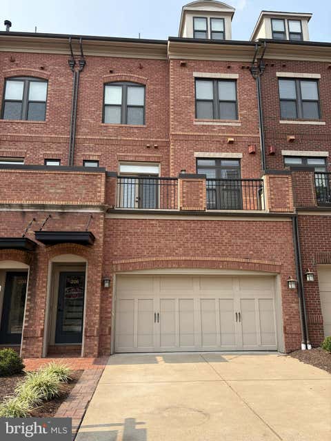 Photo of 206 Railbender Alley SE, LEESBURG, VA 20175 (MLS # VALO2132422)