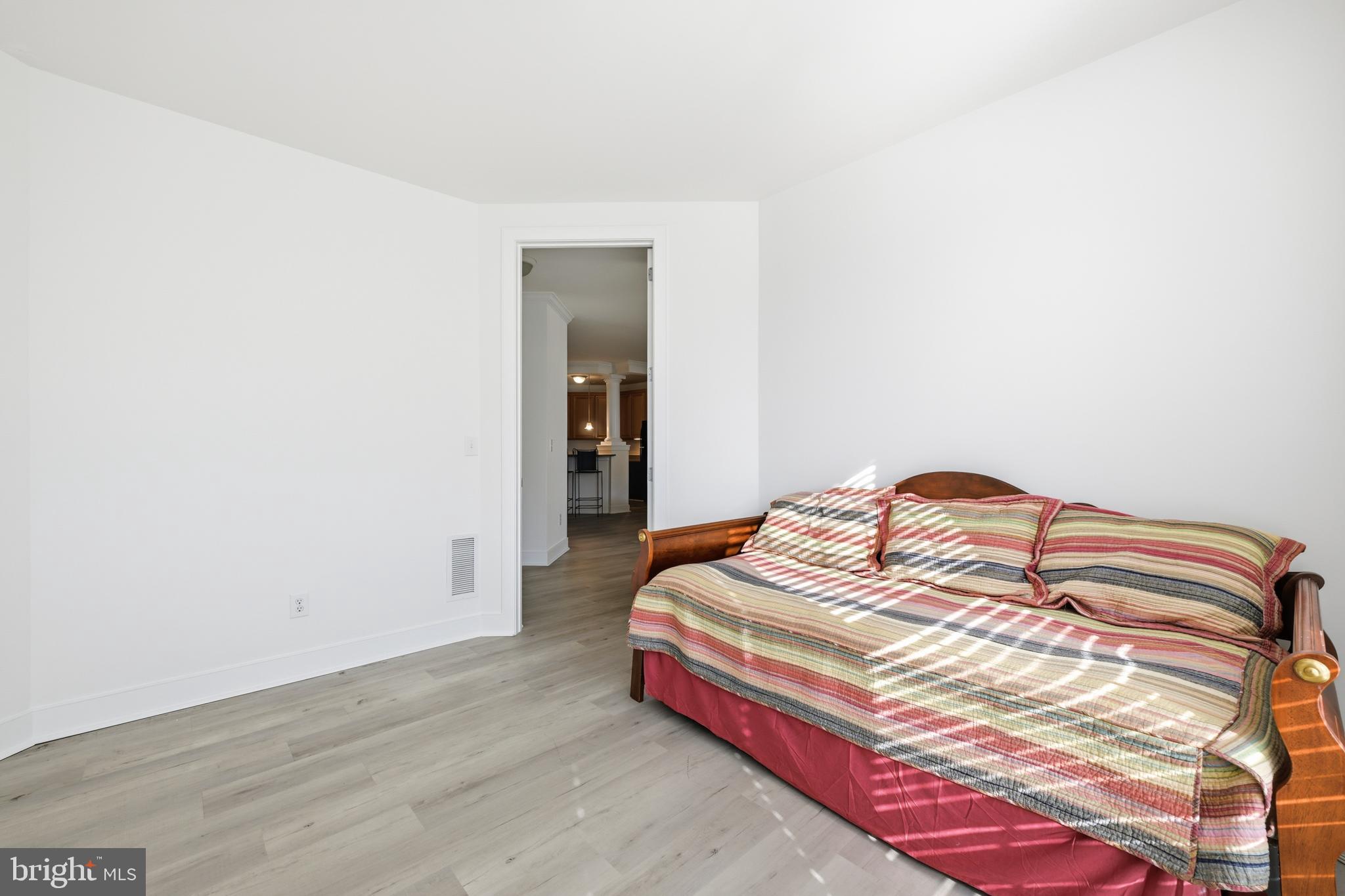 MERIDIAN VALLEY SQ - Residential