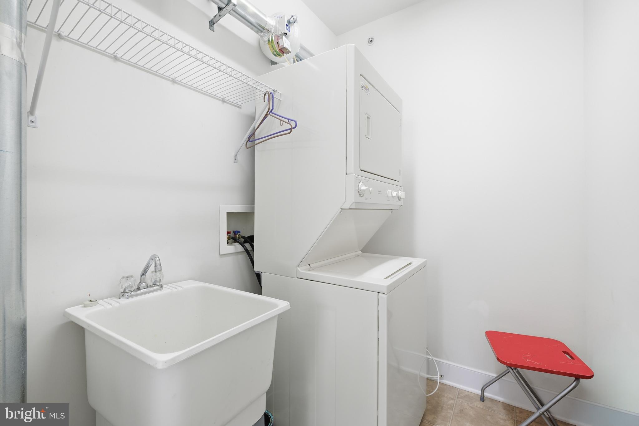 MERIDIAN VALLEY SQ - Residential