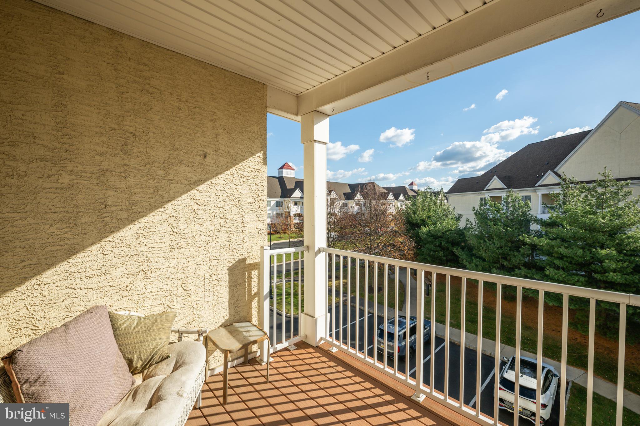 MERIDIAN VALLEY SQ - Residential