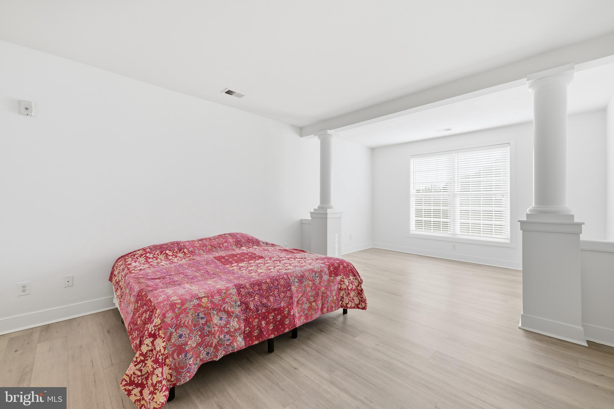 MERIDIAN VALLEY SQ - Residential