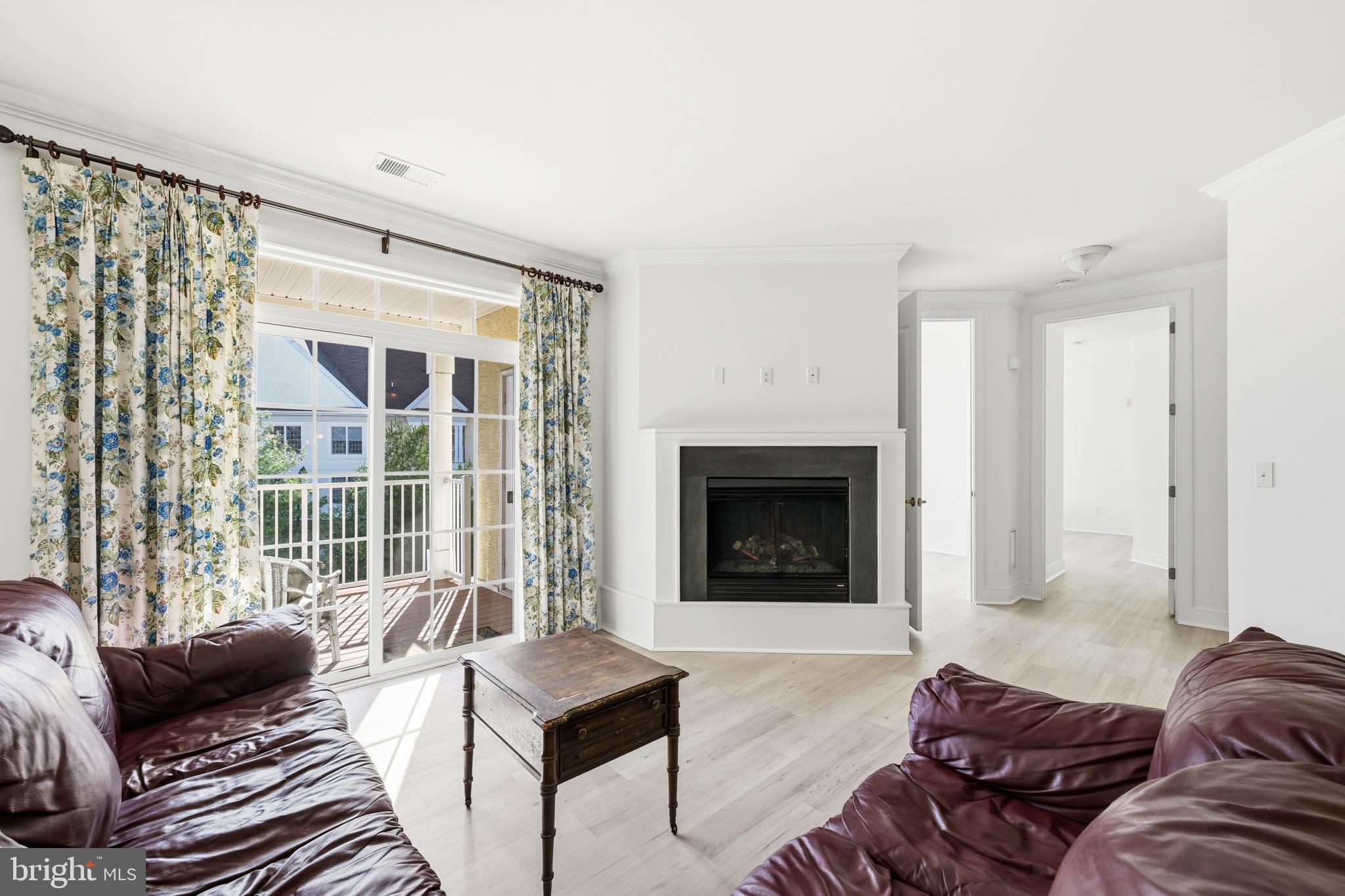 MERIDIAN VALLEY SQ - Residential