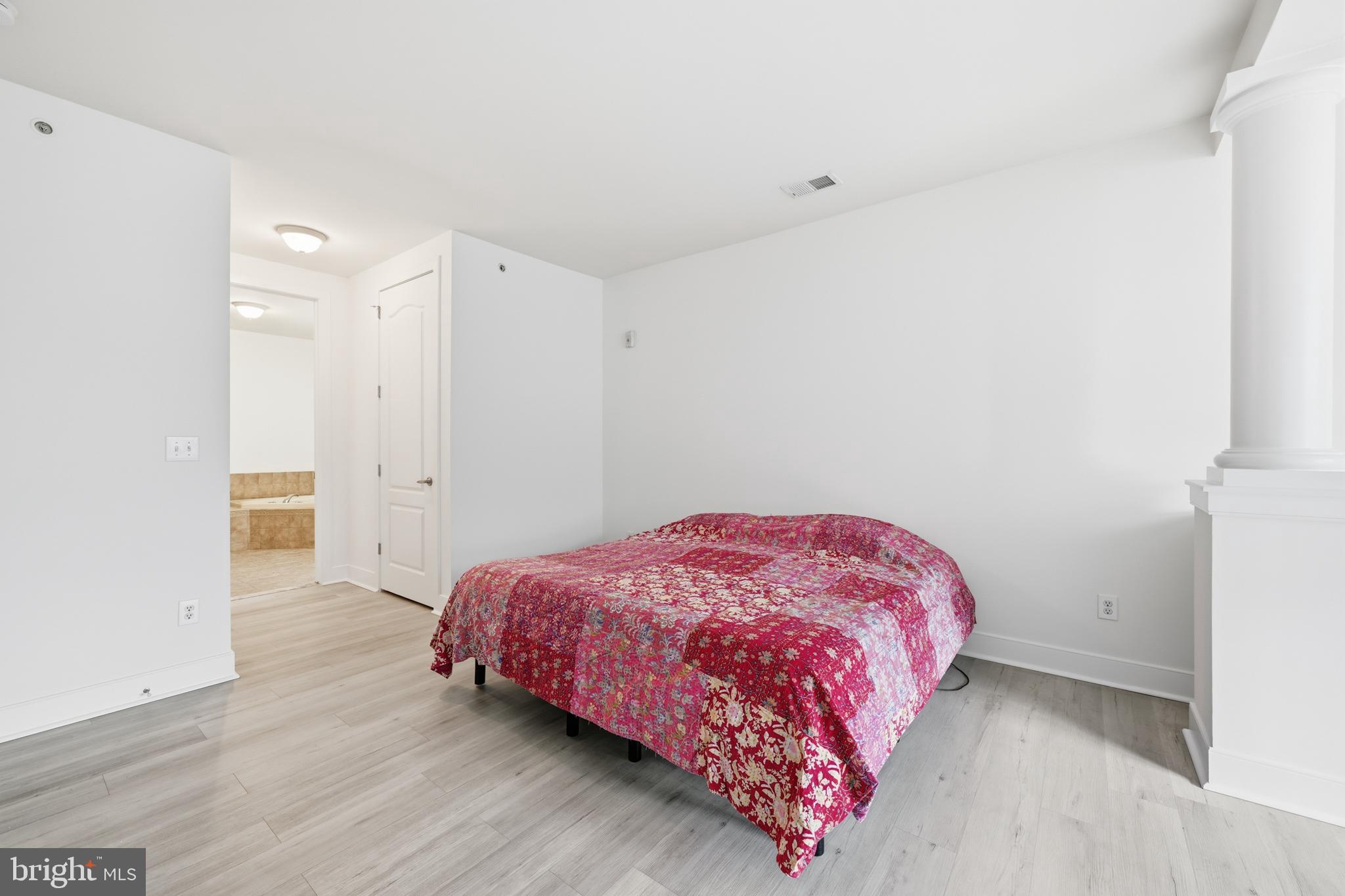 MERIDIAN VALLEY SQ - Residential