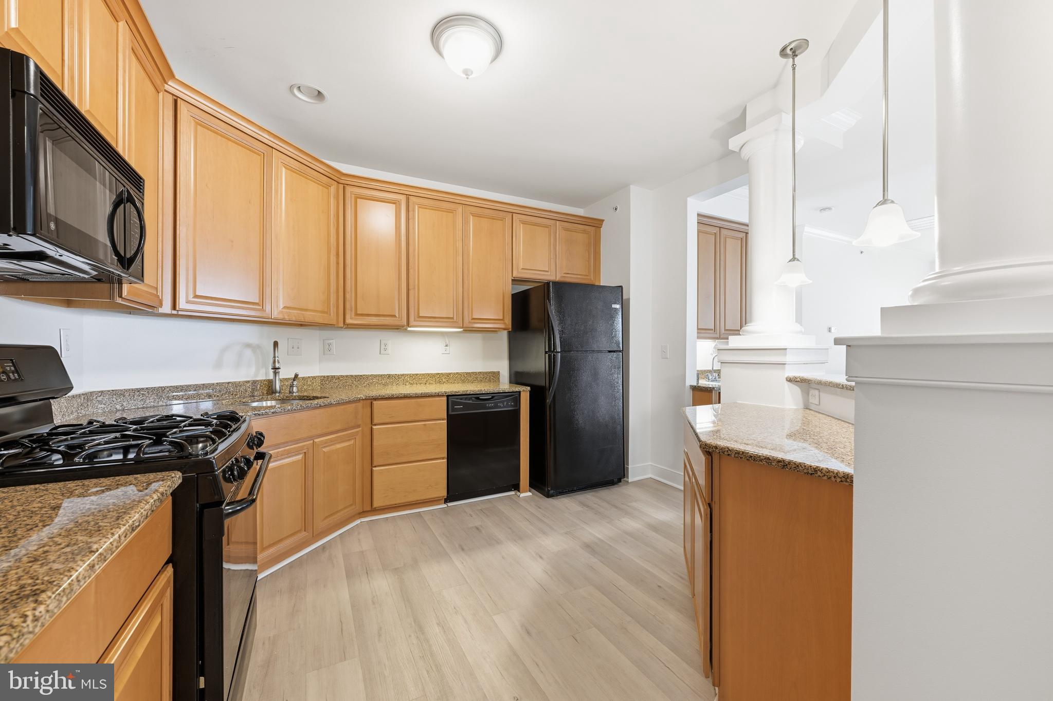 MERIDIAN VALLEY SQ - Residential