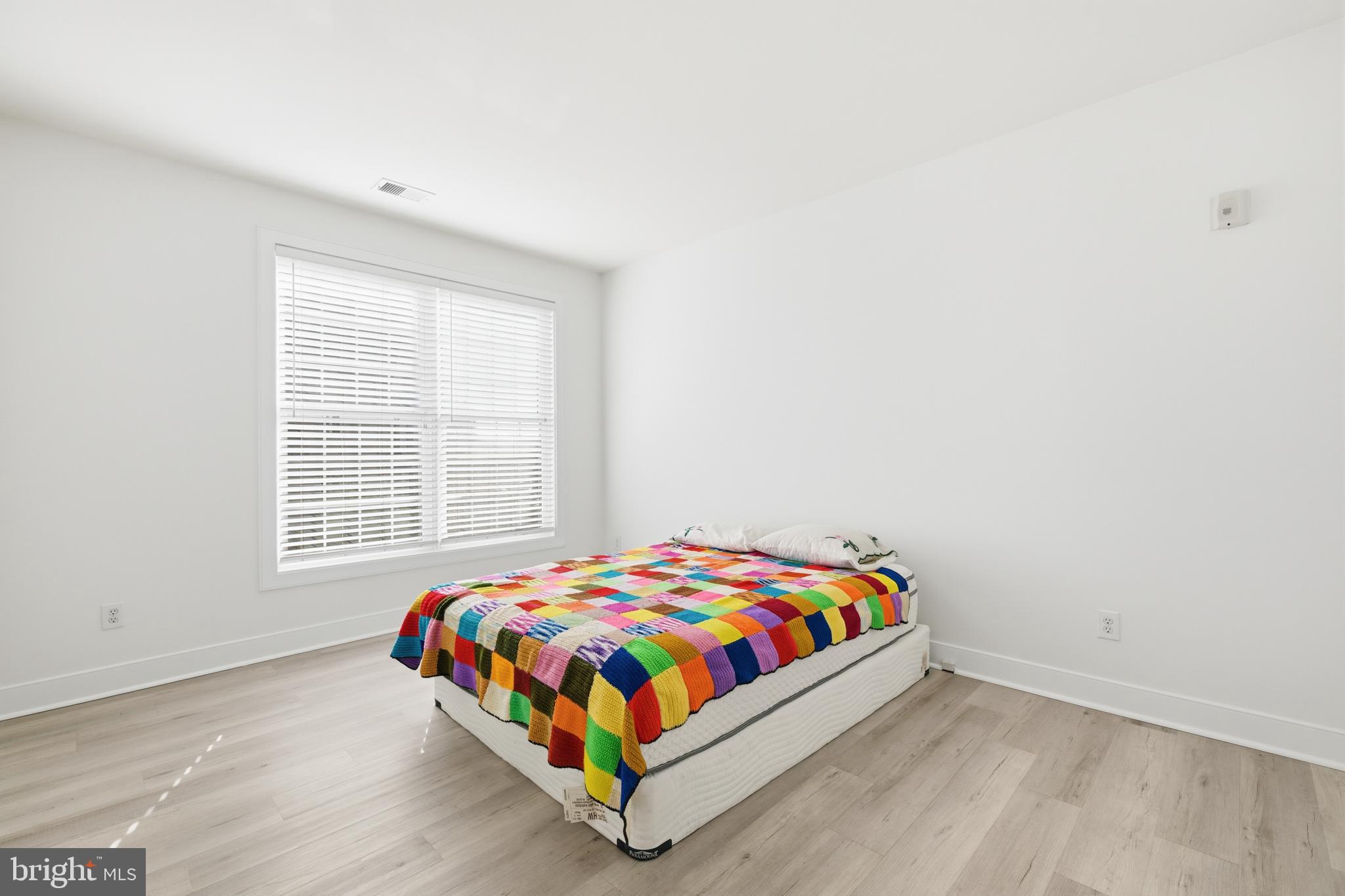 MERIDIAN VALLEY SQ - Residential