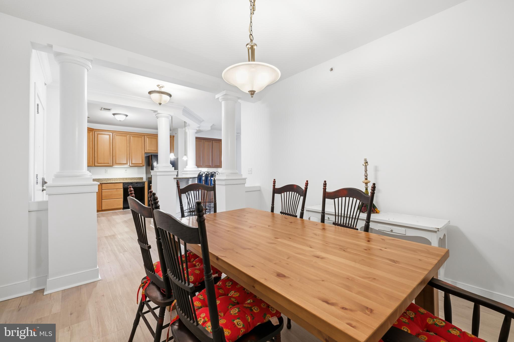 MERIDIAN VALLEY SQ - Residential