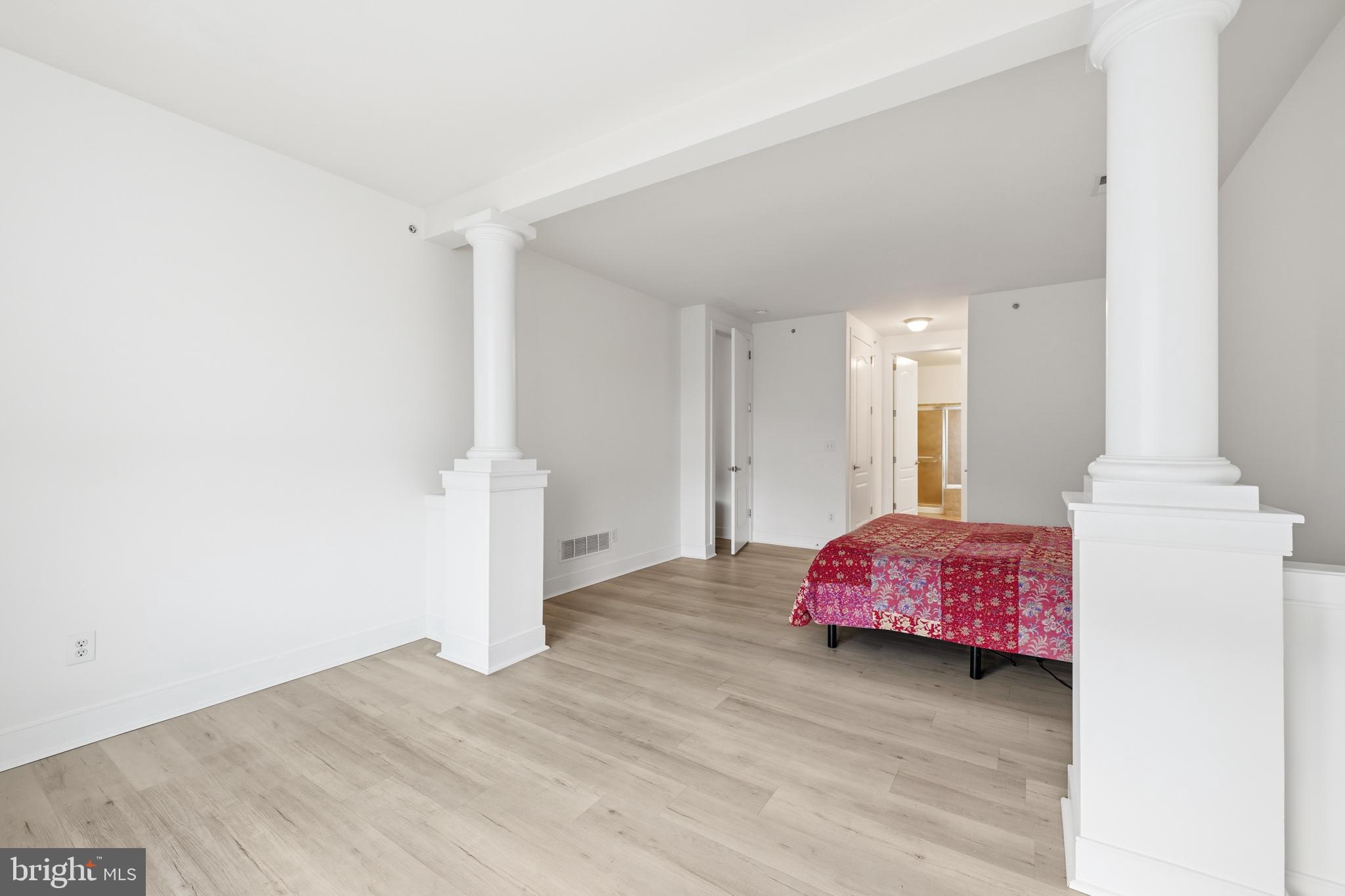 MERIDIAN VALLEY SQ - Residential