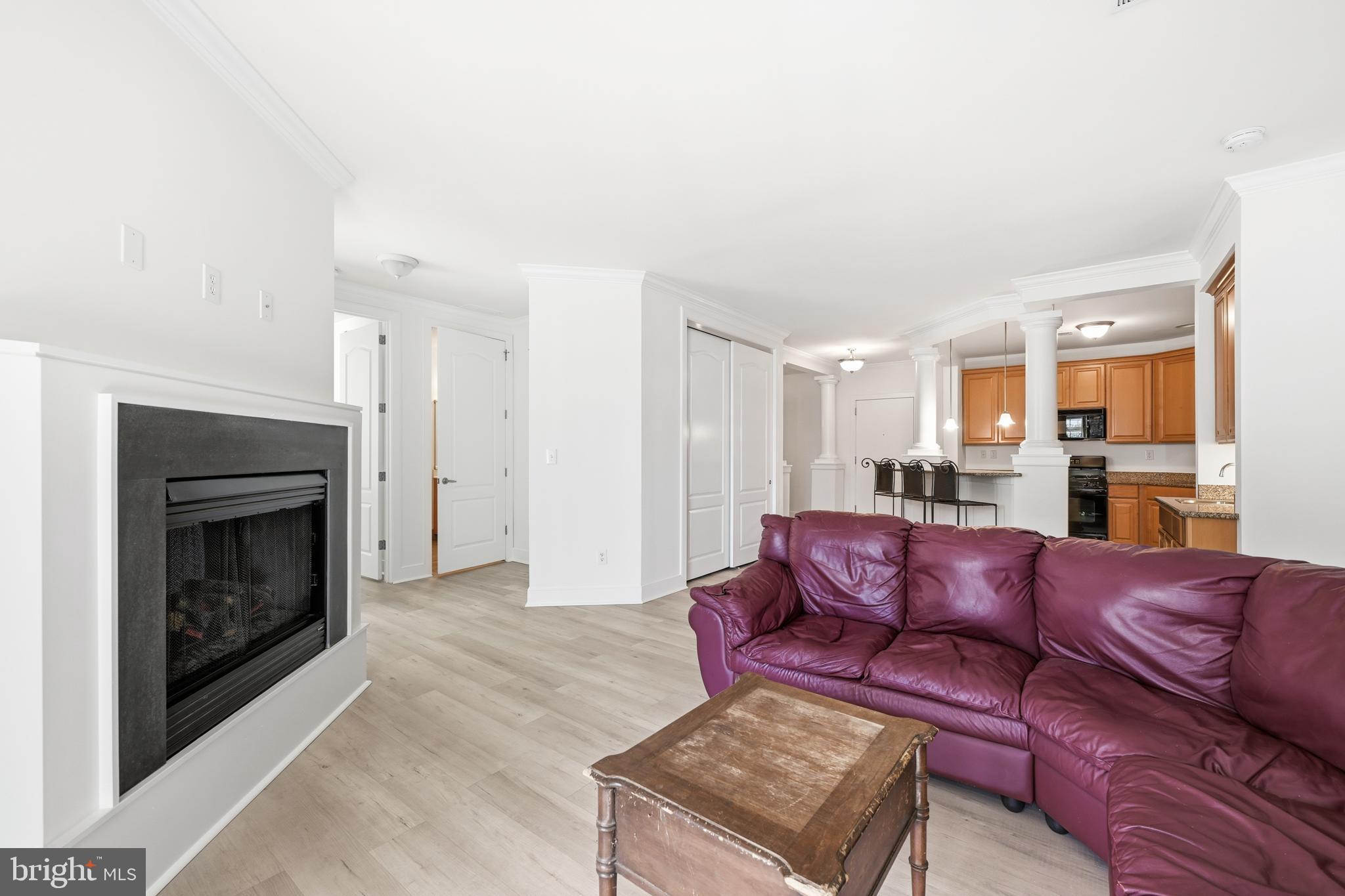 MERIDIAN VALLEY SQ - Residential