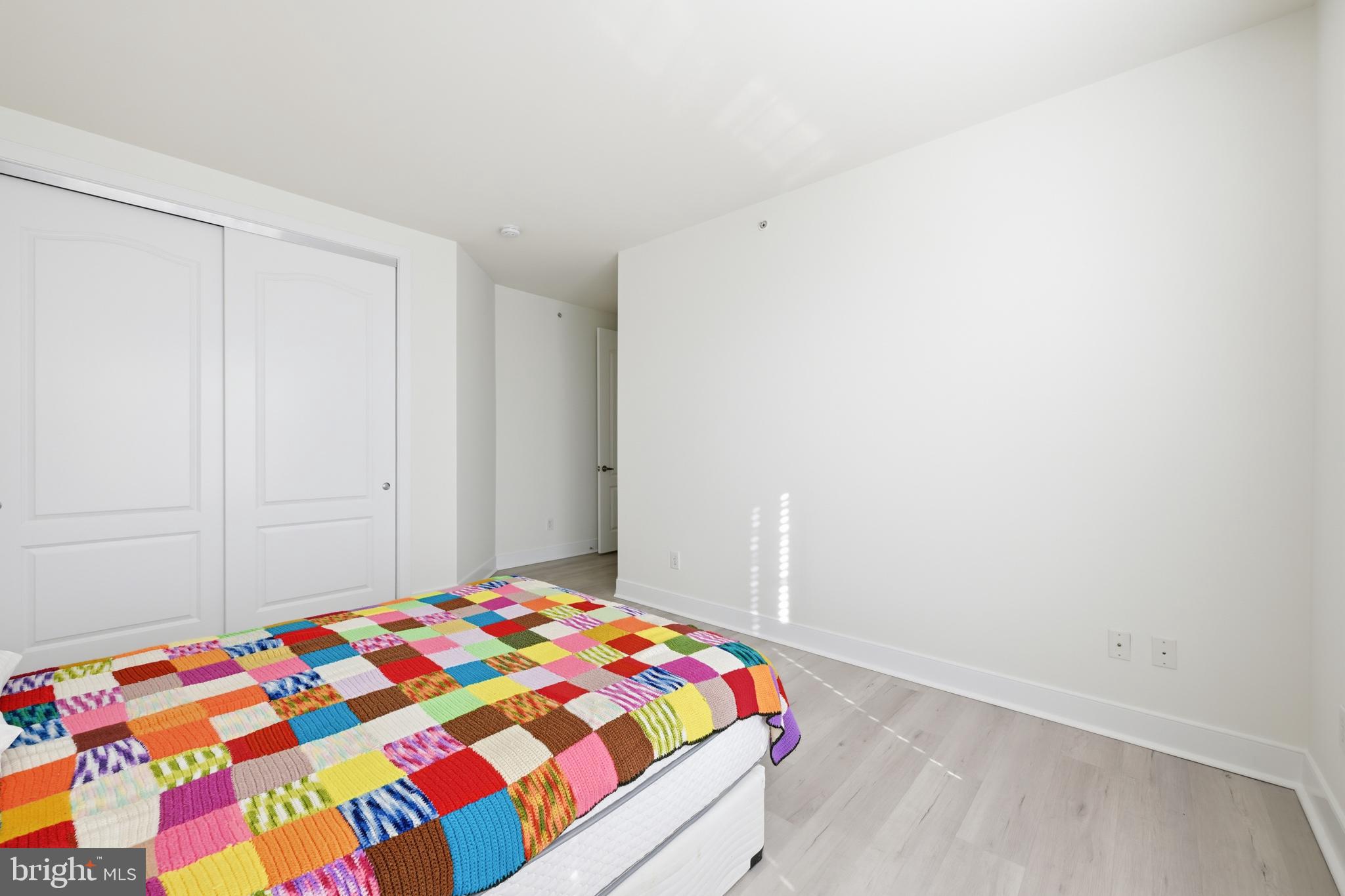 MERIDIAN VALLEY SQ - Residential