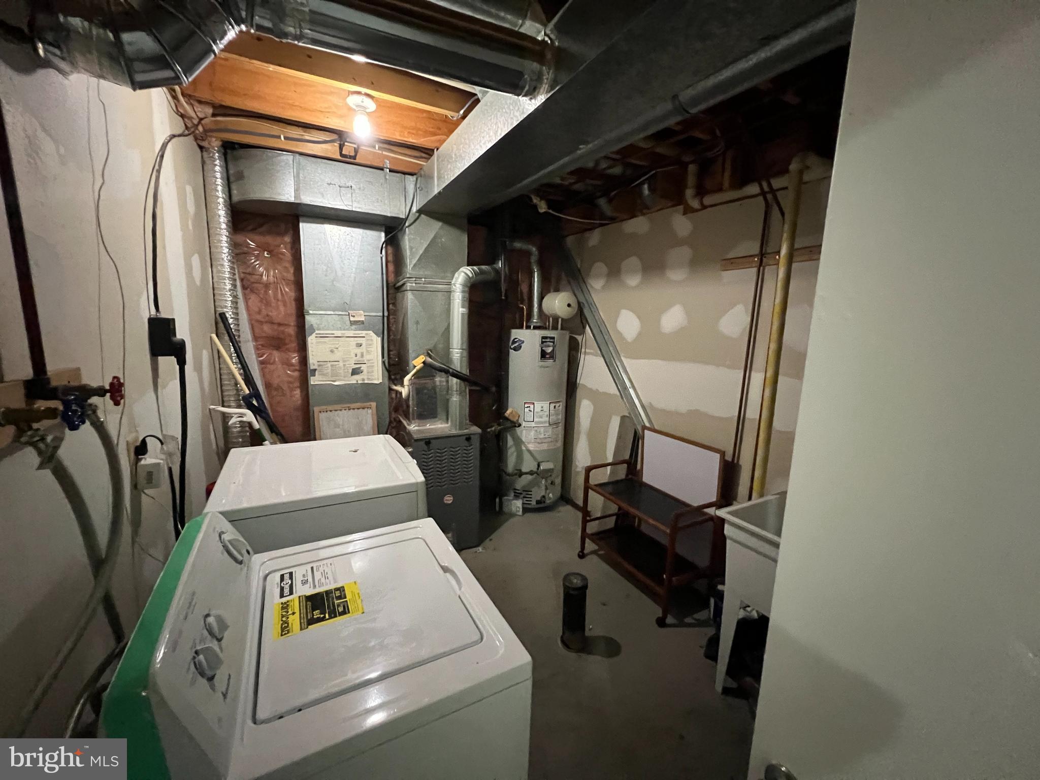 DERWOOD STATION - Residential Lease