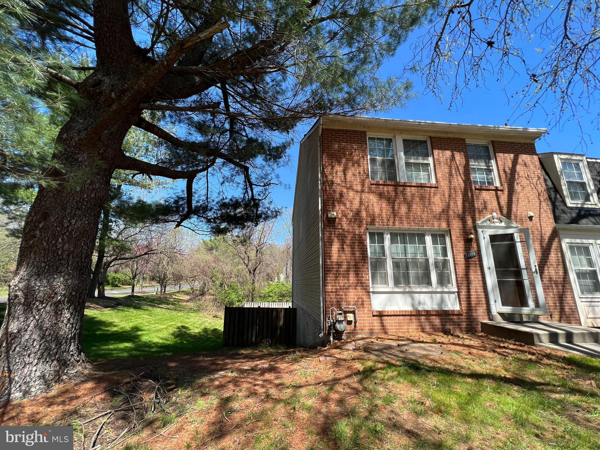 DERWOOD STATION - Residential Lease