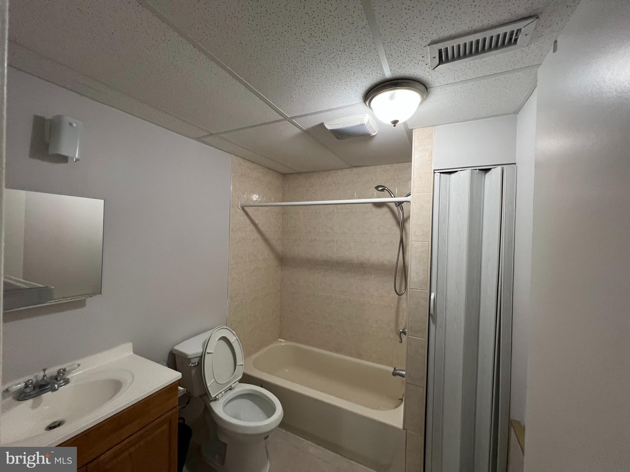 DERWOOD STATION - Residential Lease