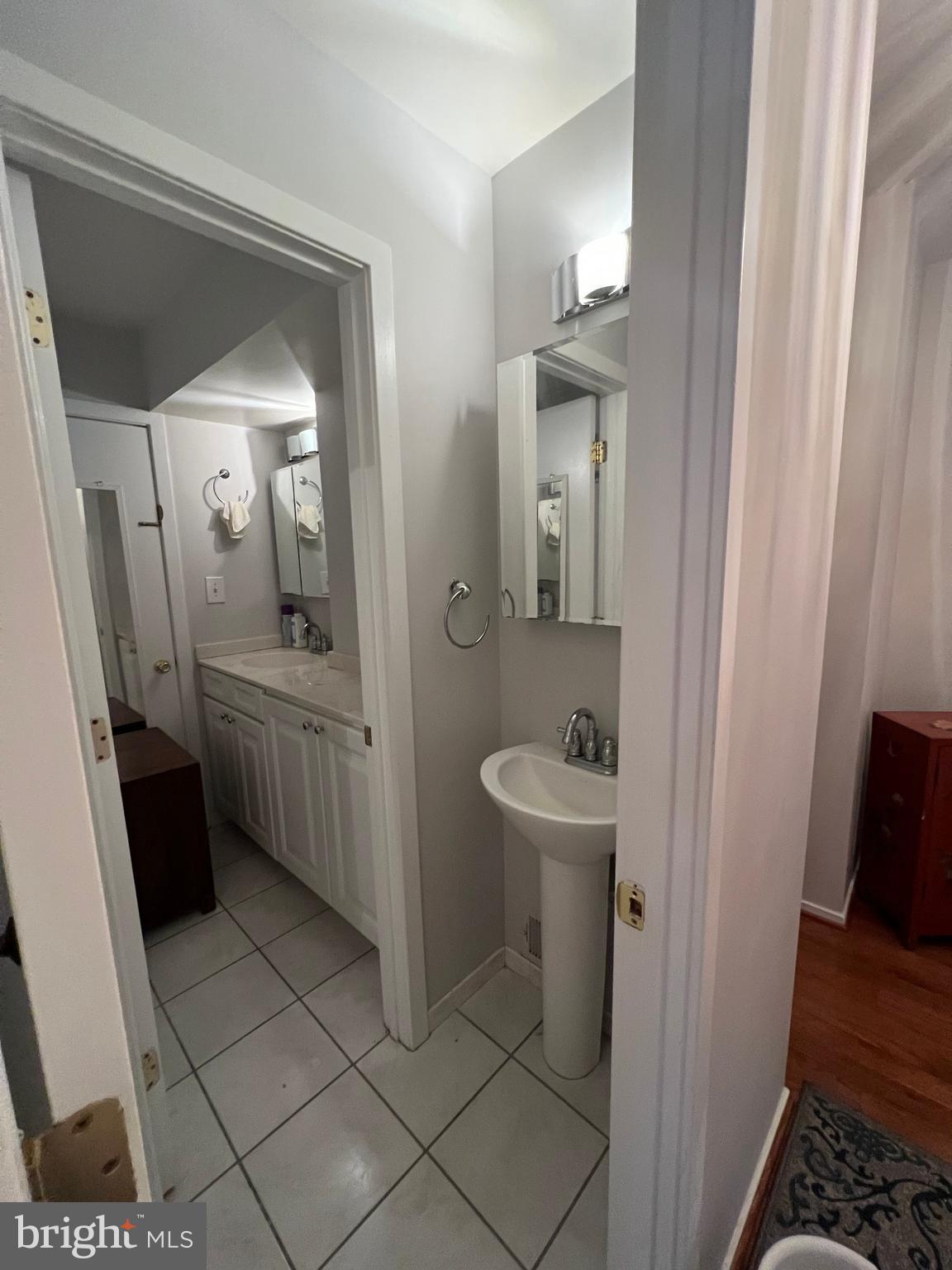 DERWOOD STATION - Residential Lease