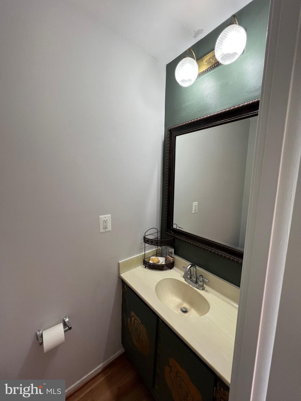 DERWOOD STATION - Residential Lease