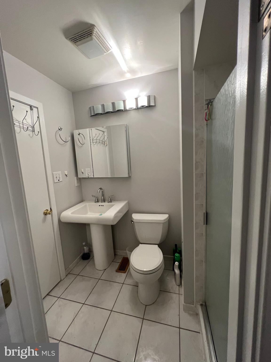 DERWOOD STATION - Residential Lease