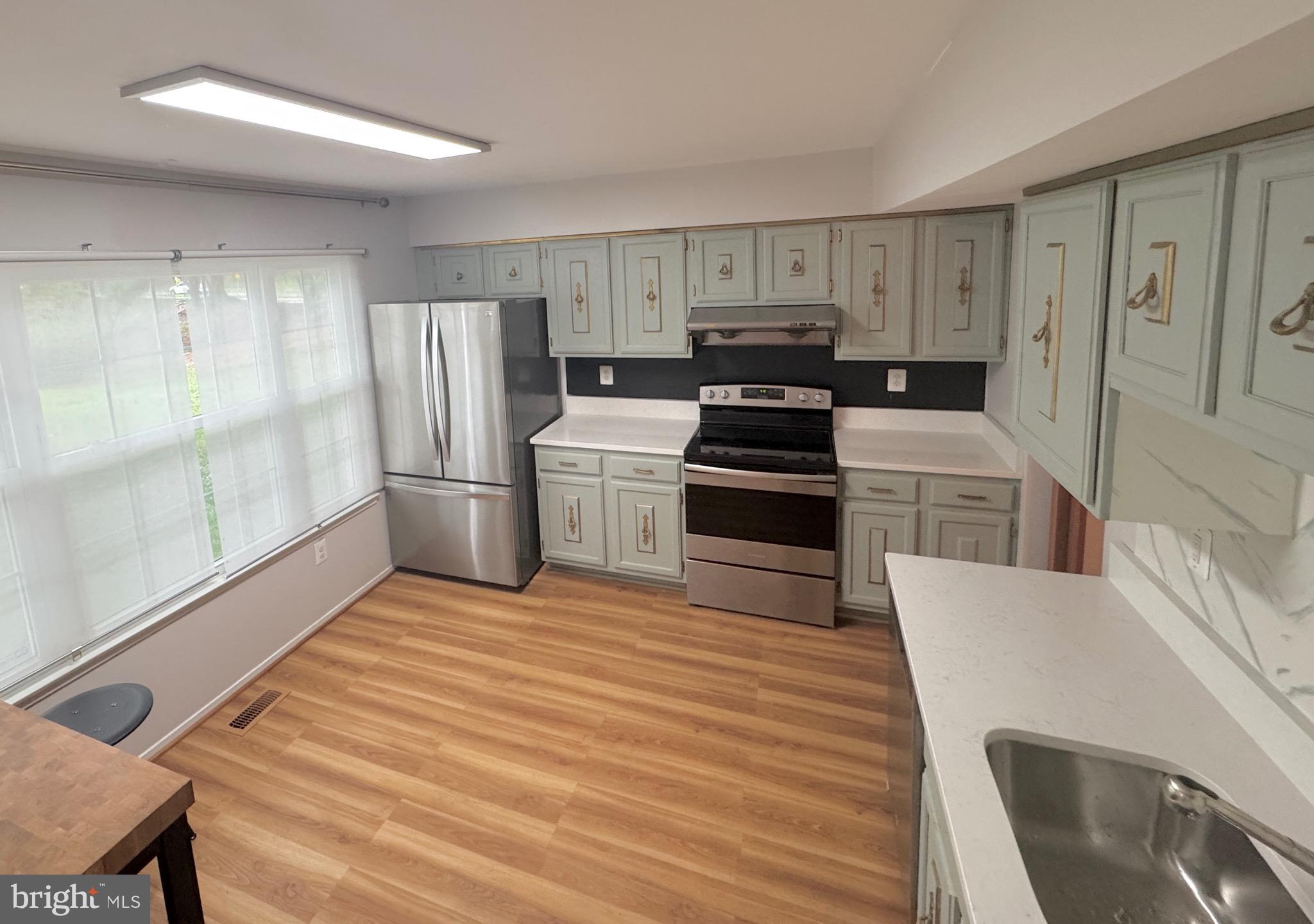 DERWOOD STATION - Residential Lease