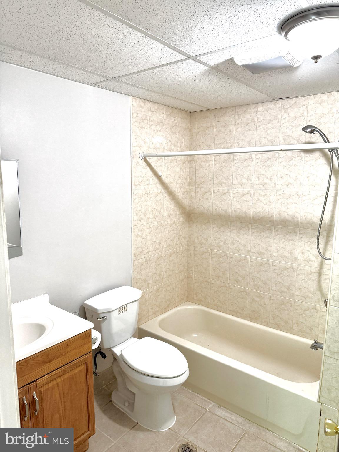 DERWOOD STATION - Residential Lease