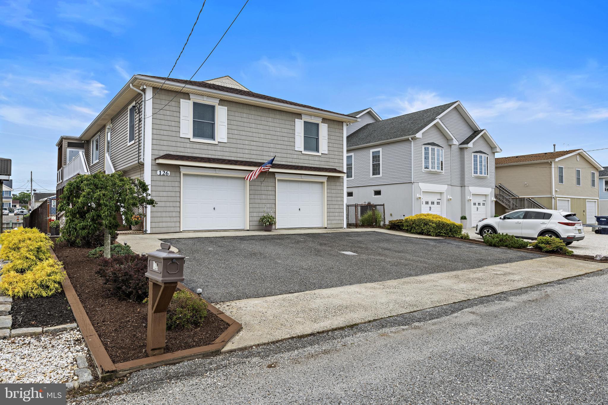 126 E HUDSON DRIVE