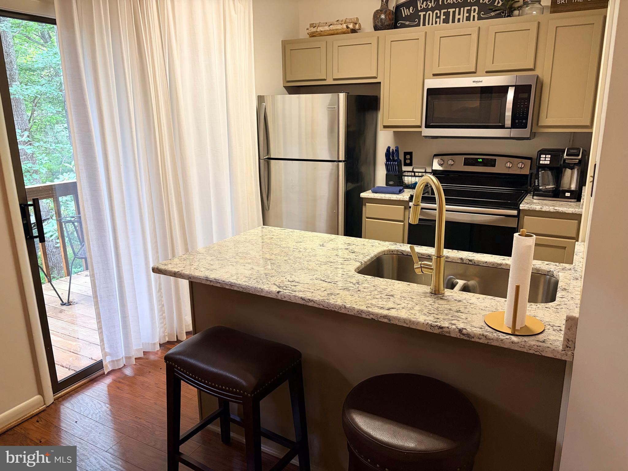 758 LAURELWOOD 758