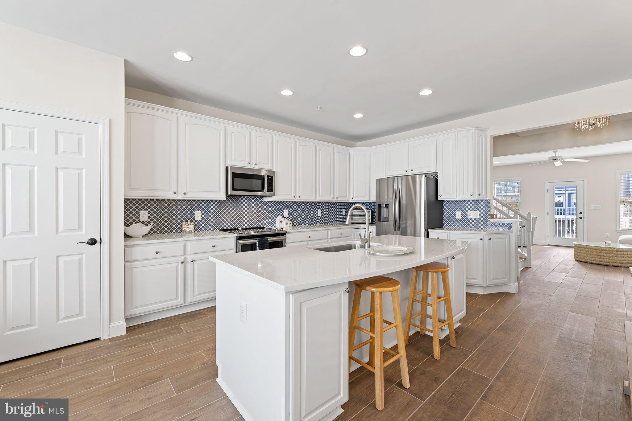 SUNSET ISLAND - Residential