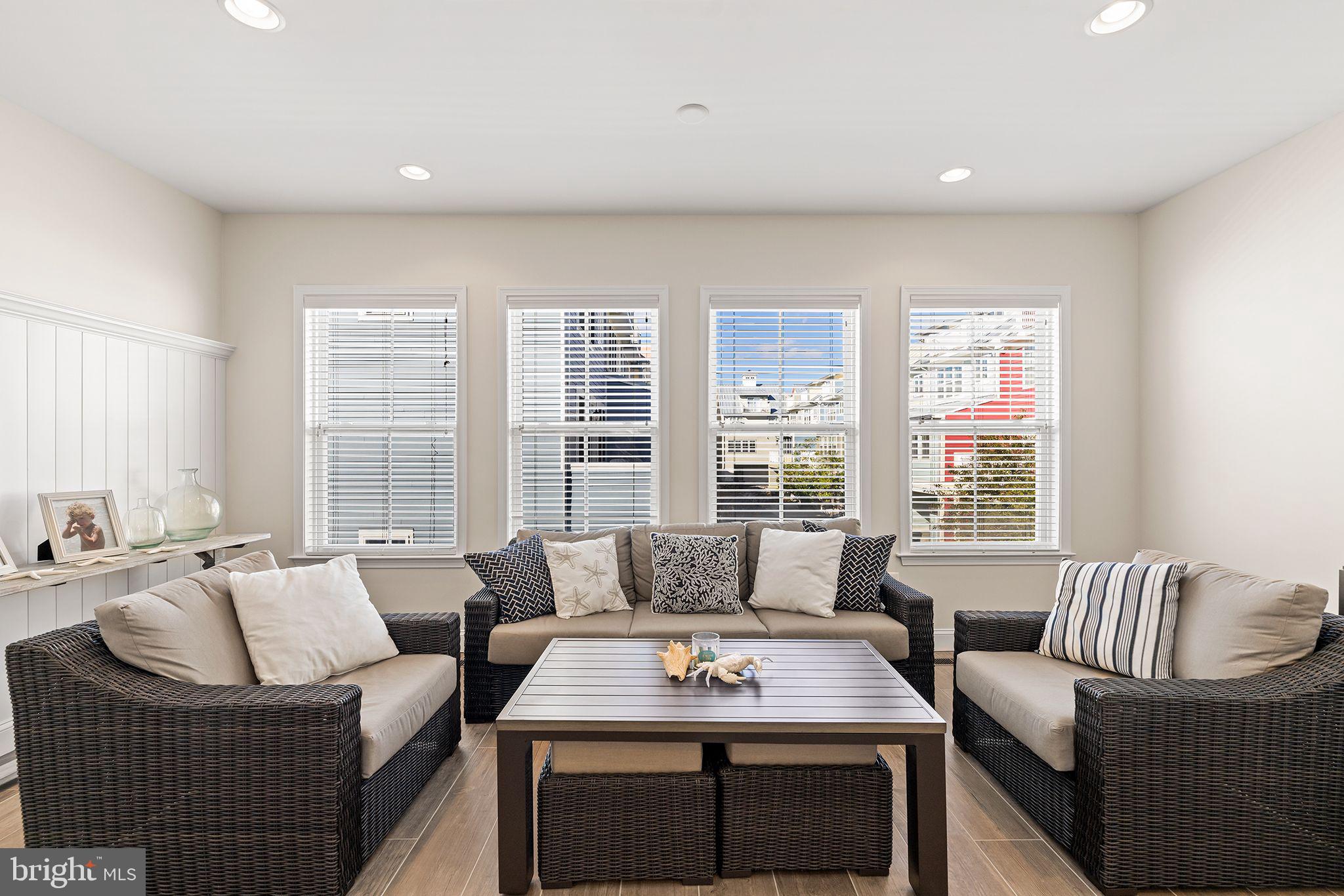 SUNSET ISLAND - Residential