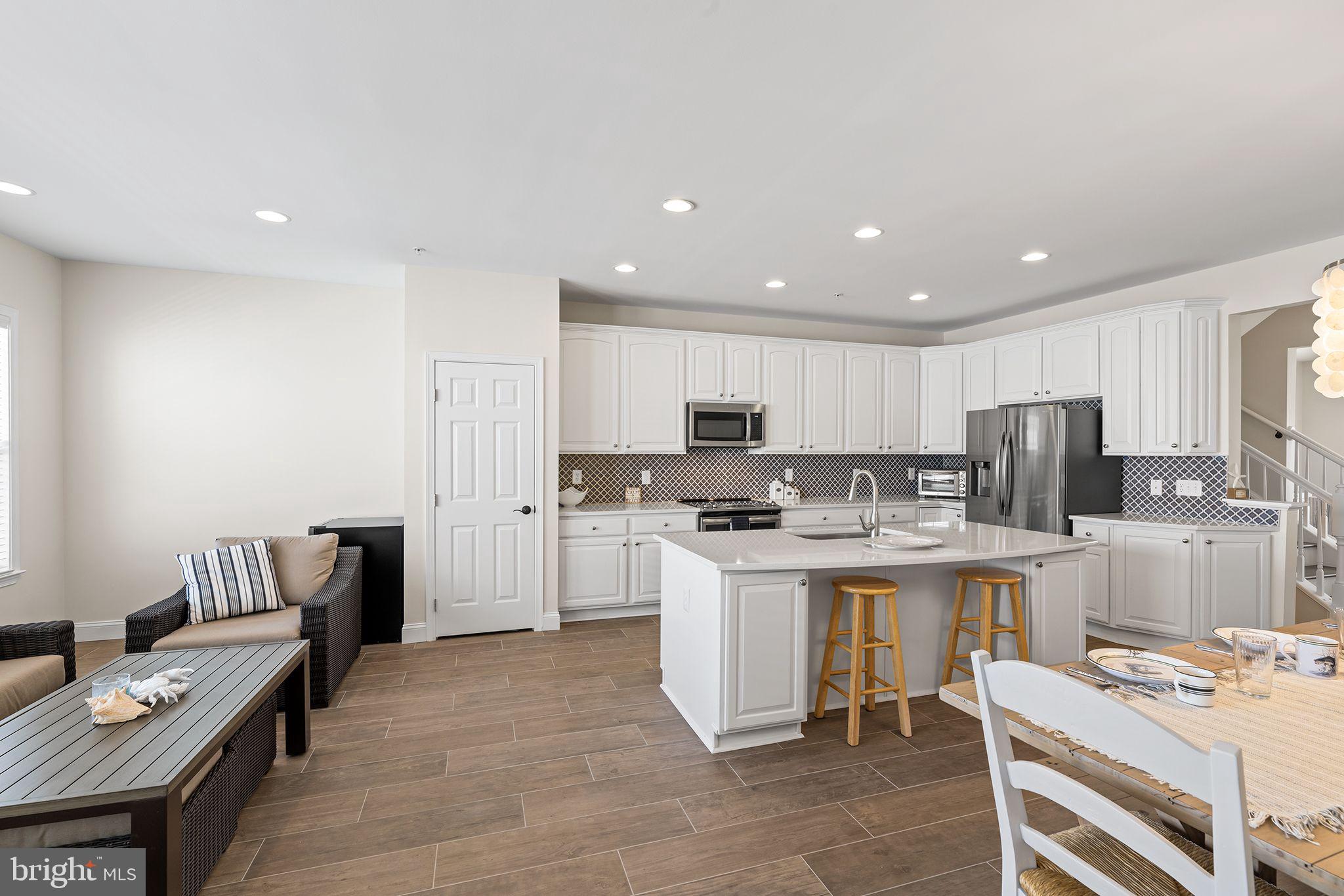 SUNSET ISLAND - Residential