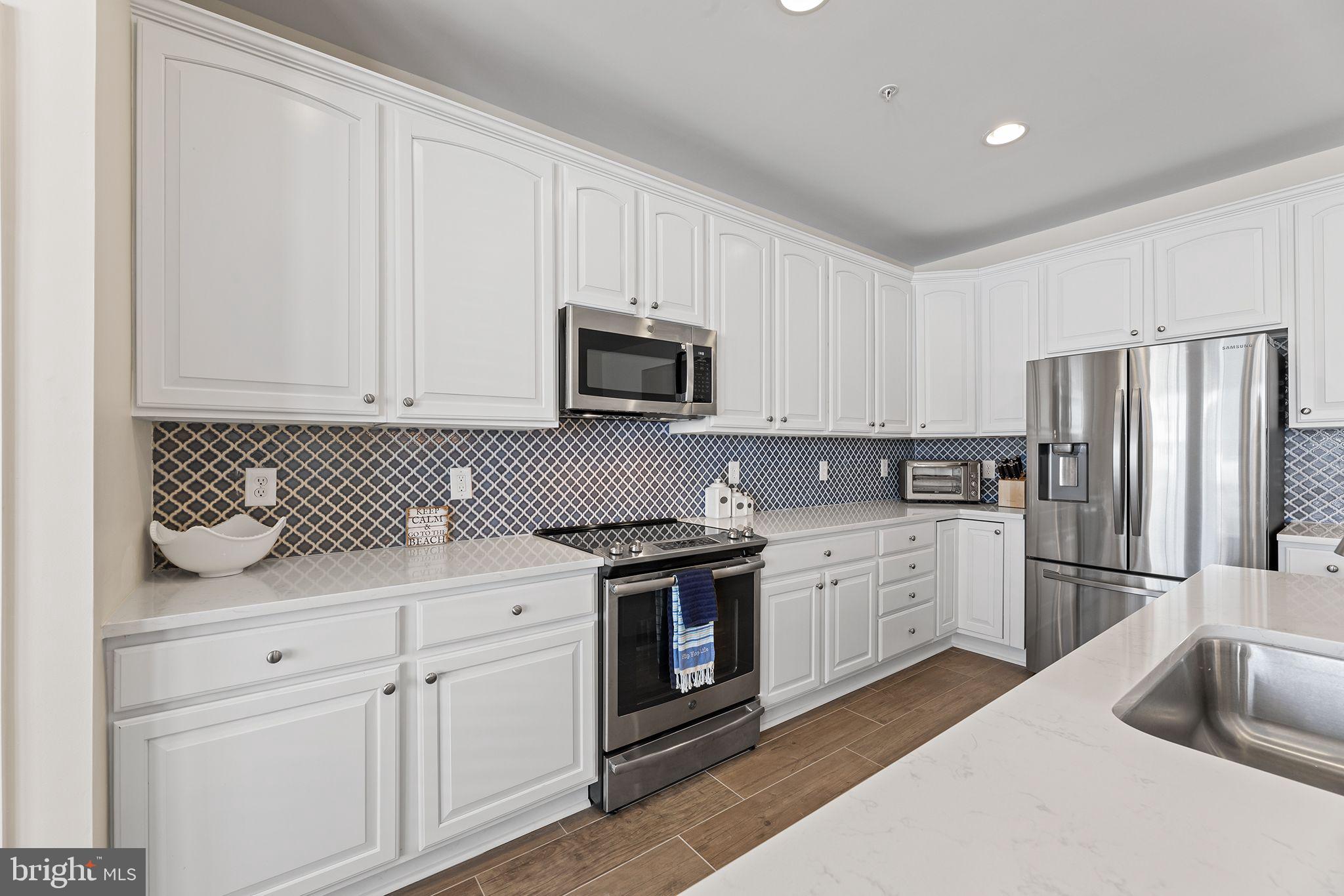 SUNSET ISLAND - Residential