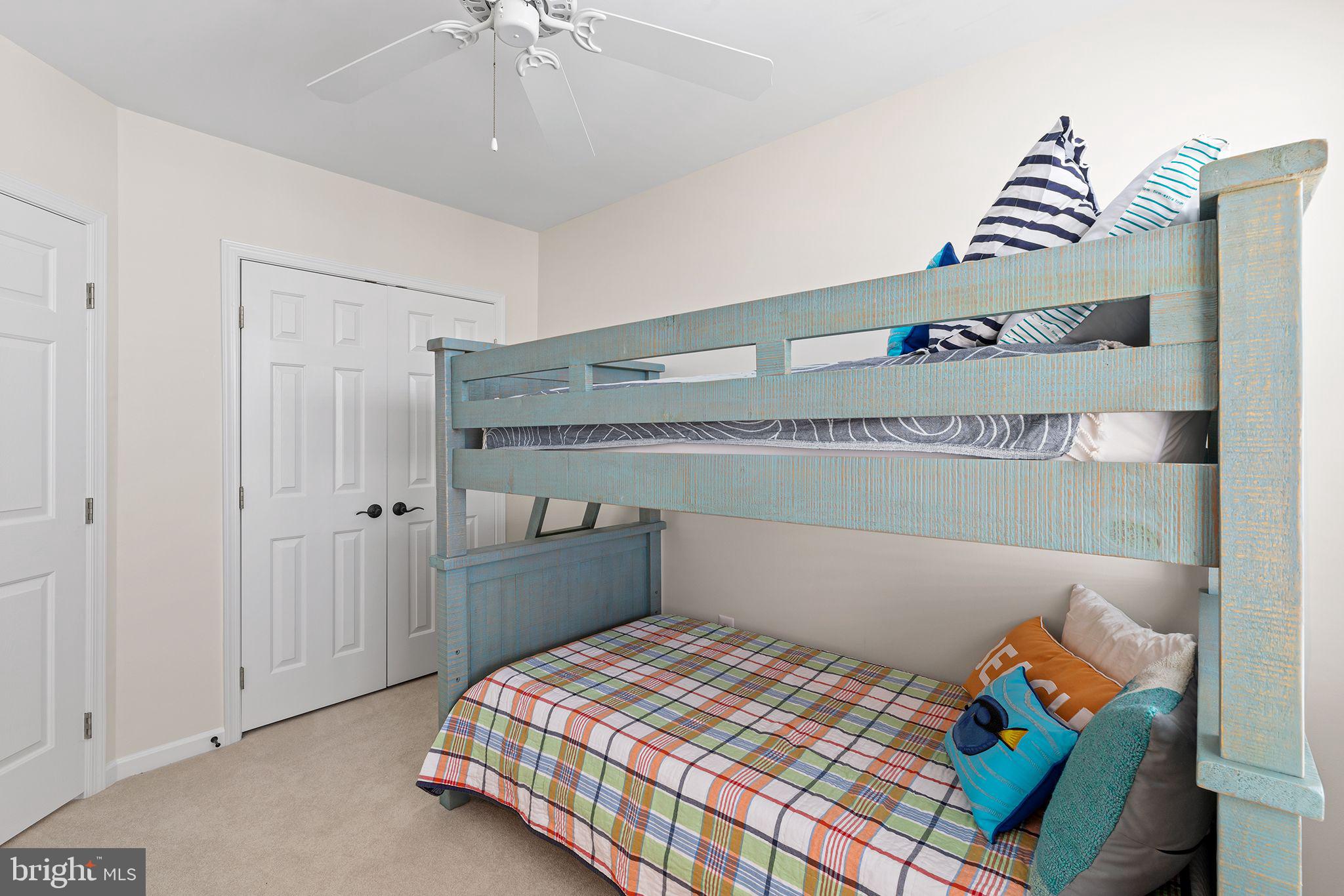 SUNSET ISLAND - Residential