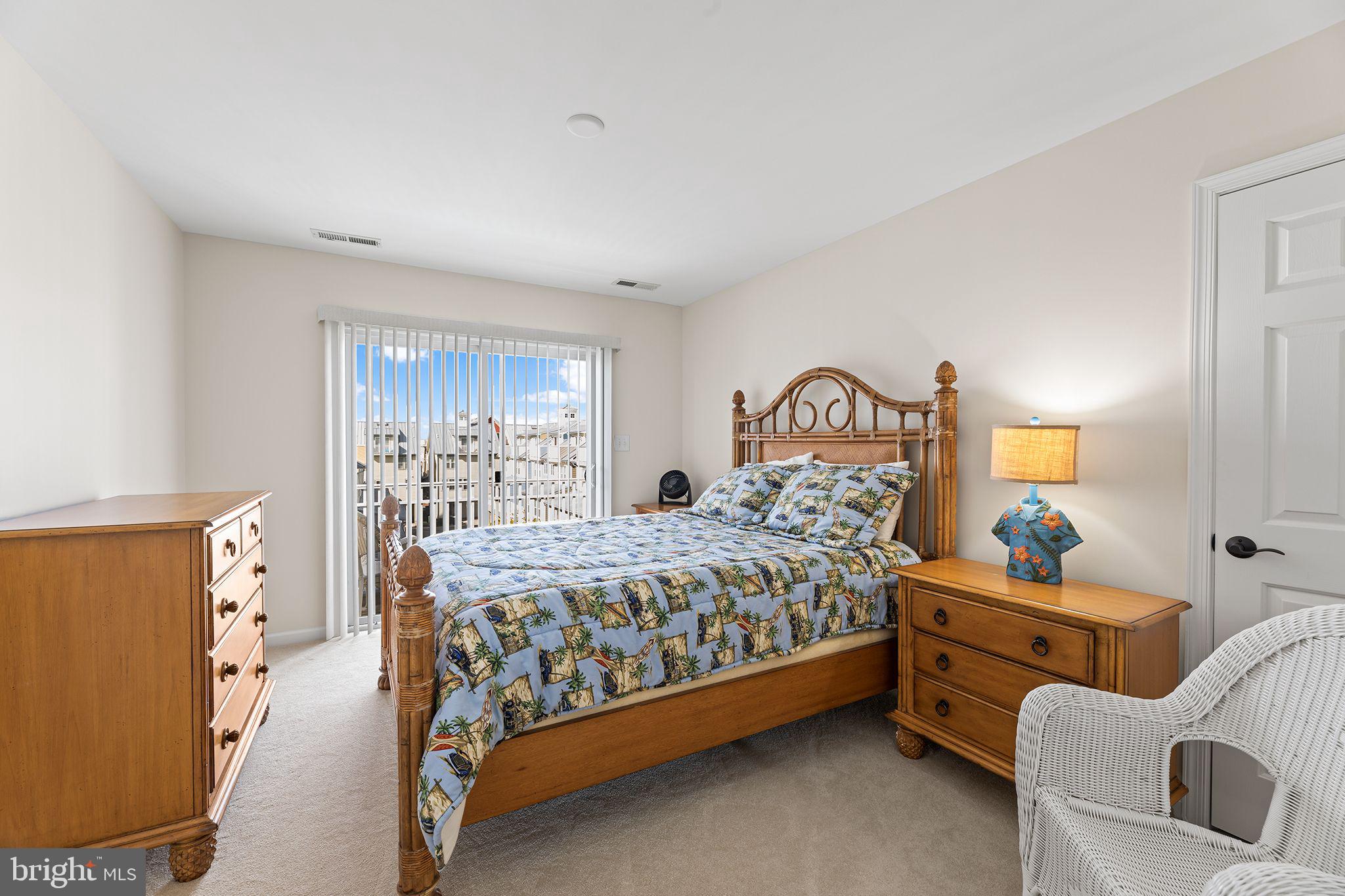 SUNSET ISLAND - Residential