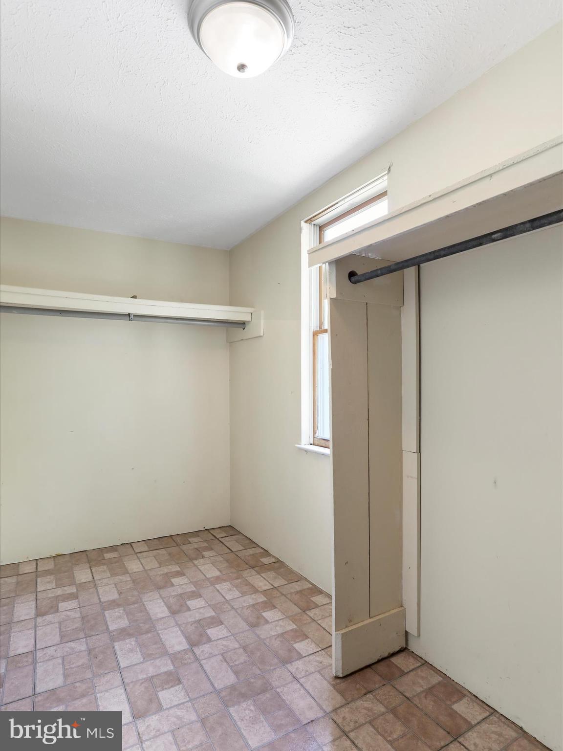 TOWN OF HEDGESVILLE - Residential