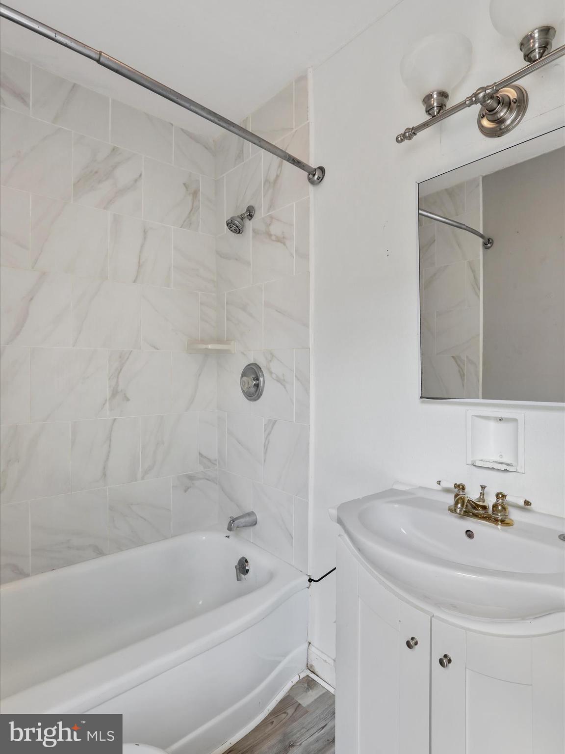 TOWN OF HEDGESVILLE - Residential