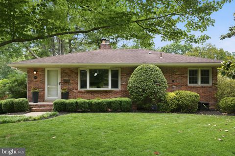 Photo of 7914 Bainbridge Road, ALEXANDRIA, VA 22308 (MLS # VAFX2308204)